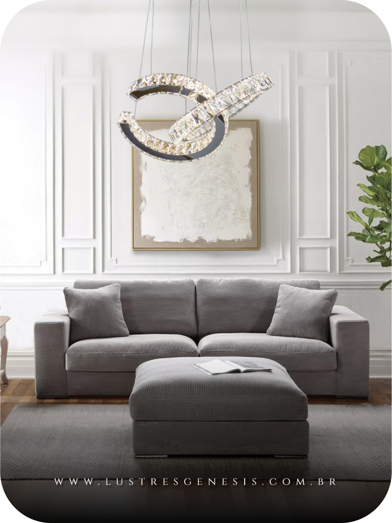 Lustre pendente de cristal Chanel com dois anéis LED em uma sala de estar moderna. Lustres Gênesis loja online de Lustres e Iluminação Decorativa